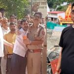 Gonda: - Gonda: चालू सप्लाई में बिजली का तार टूटकर गिरा, झुलसकर पत्रकार की मौत; डीएम-एसपी ने परिजनों को बंधाया ढांढस