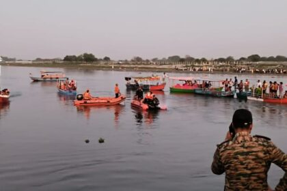 वृंदावन - वृंदावन नाव हादसा: 10 श्रद्धालुओं की मौत, पांच लापता; प्रशासन ने जारी की मृतकों की लिस्ट और हेल्पलाइन नंबर
