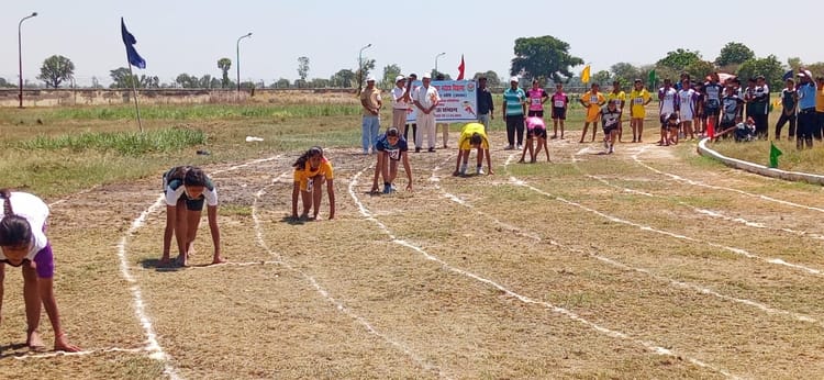 Lakhimpur - Lakhimpur Kheri News: अंडर 14 वर्ग की 200 मीटर दौड़ में रुचि यादव ने मारी बाजी