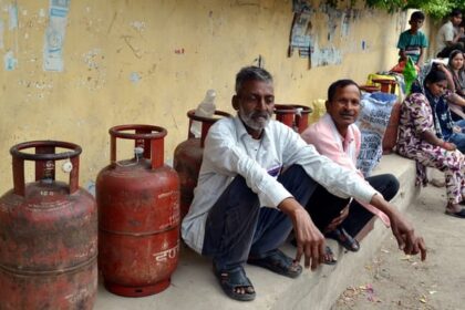 यूपी: - यूपी: शादी वाले घरों को मिल सकेंगे एक साथ आठ सिलिंडर, विवाह निमंत्रण कार्ड के साथ करना होगा आवेदन