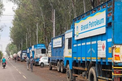 LPG Update: - LPG Update: बरेली के परसाखेड़ा बॉटलिंग प्लांट पर भी कतार, ट्रकों को 48 घंटे बाद मिले रहे गैस सिलिंडर