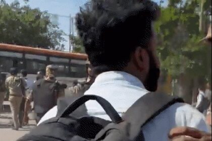 नोएडा पुलिस की पत्रकारों पर लाठीचार्ज, उत्तर प्रदेश