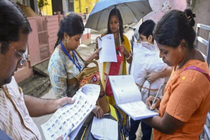 वोटर लिस्ट में नाम कटे: उत्तर प्रदेश में 2.04 करोड़, बंगाल में 91 लाख